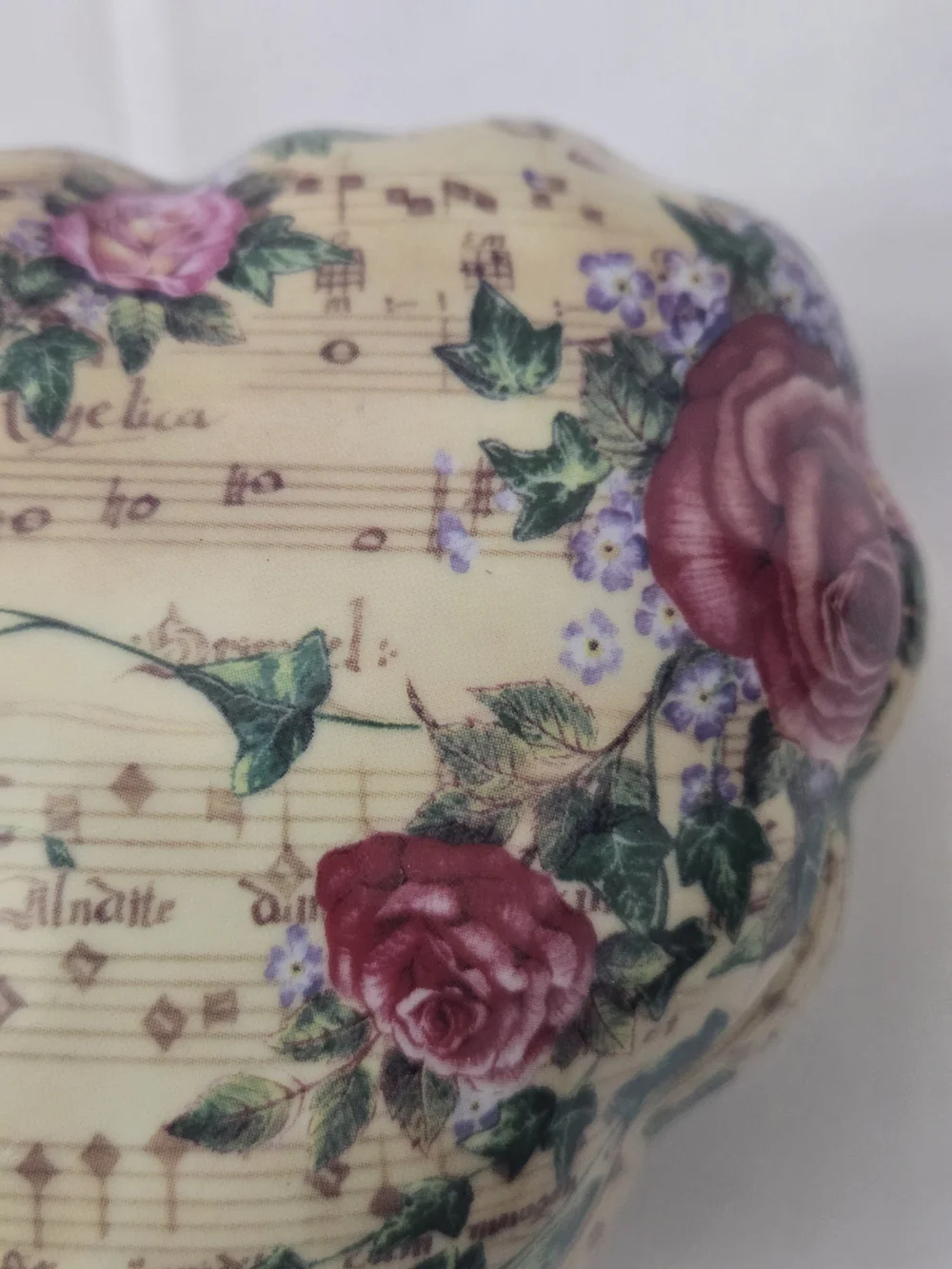 I Godinger Antique Reflections Heart Trinket Box Roses Music Floral Porcelain